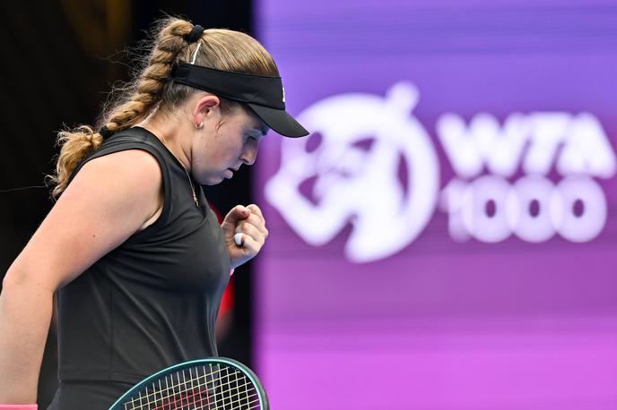 Jelena Ostapenko | Jeleno OStapenko v polfinalu Dohe čaka spopad z drugo nosilko, Poljakinjo Igo Swiatek. | Foto Guliverimage