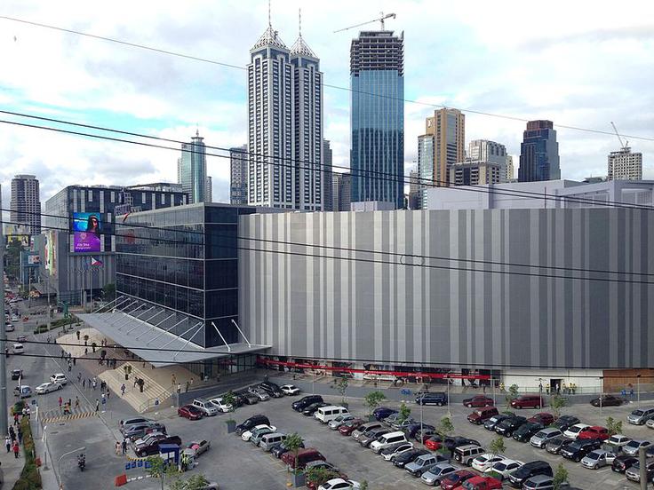 SM Megamall (Mandaluyong, Filipini). Nakupovalno središče s 474 tisoč kvadratnimi metri površine in več kot 500 trgovinami so odprli leta 1991. | Foto: Thomas Hilmes/Wikimedia Commons