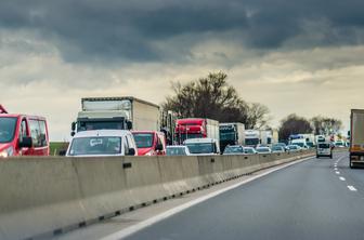 V Avstriji kilometrski zastoji: "Česa takega še nisem doživel"