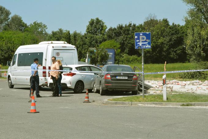 Voznik tovornjaka je na hrvaškem počivališču zapeljal v množico ljudi in ubil dve deklici, dve ženski pa huje ranil. | Foto: STA ,