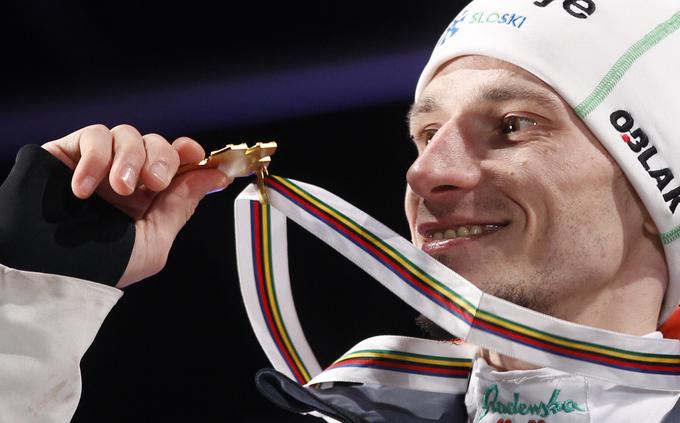 Prvo zlato medaljo na svetovnih prvenstvih v poletih je Sloveniji priskakal Robert Kranjec pred desetimi leti prav v Vikersundu. | Foto: Reuters