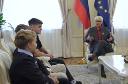 Pirc Musar sprejela tri mlade fante in jim podelila posebna priznanja