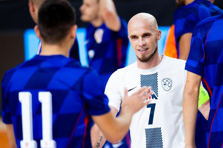 Zaključil je srednjo šolo in pridobil naziv ekonomski tehnik. Malce pozneje je vzporedno igral za Litijo, obenem pa opravljal posel pismonoše. S futsalom je začel resneje služiti denar šele po letu 2013, ko se je odpravil v tujino. | Foto: Filip Barbalić