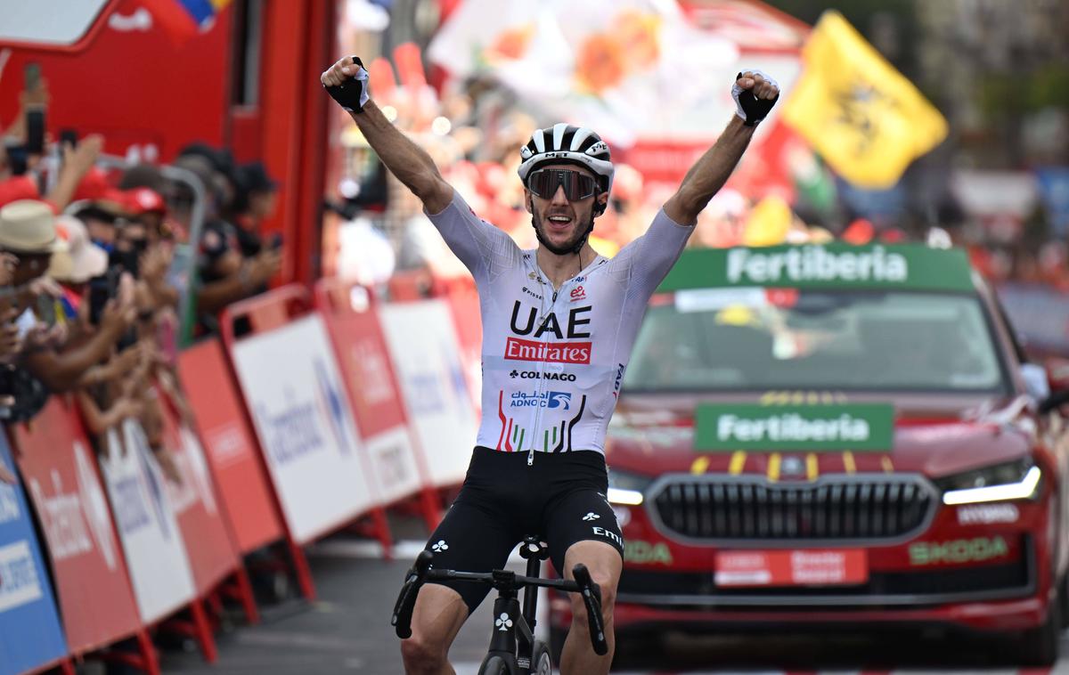 Adam Yates, Vuelta 2024 | Adam Yates je podaljšal pogodbo z UAE Emirates.  | Foto Guliverimage