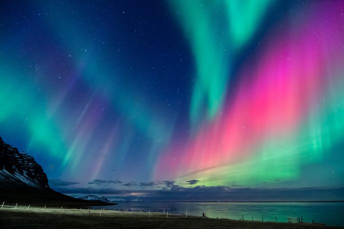 Severni sij | Severni sij je svetloba, ki jo oddajajo atomi in molekule v ozračju po trku z nabitimi delci iz sončevega vetra. | Foto Shutterstock