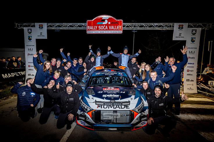 Rok Turk je s sovoznico Blanko Kacin in moštvom Servis Podlesnik Rally Sport tudi letos osvojil državno prvenstvo v reliju. | Foto: Uroš Modlic