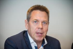 Månssonu 51 tisoč evrov odpravnine