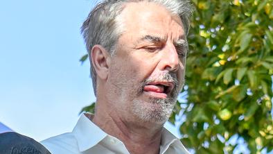 Po zlomu kariere se je Chris Noth umaknil, tako je videti danes