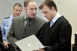Breivikov odvetnik: Mojo stranko v zaporu mučijo
