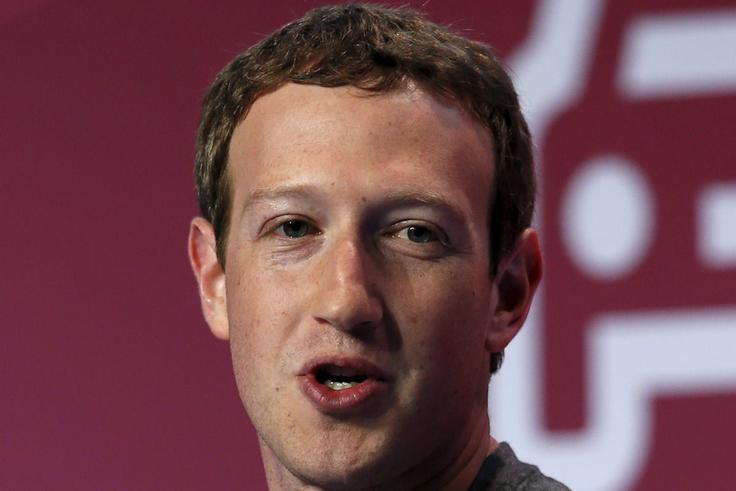 Med uporabniki, katerih osebni podatki so bili po hekerskem vdoru javno objavljeni, je bil tudi ustanovitelj Facebooka Mark Zuckerberg. Njegova telefonska številka je sicer razkrila zelo zanimivo informacijo: Zuckerberg za zasebno komunikacijo uporablja aplikacijo Signal, ki je neposreden tekmec Facebookovemu WhatsAppu oziroma velja še za bolj zanesljivega od njega. | Foto: Reuters