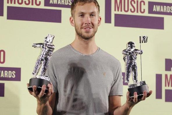Calvin Harris piše zgodovino lestvic desetih najboljših