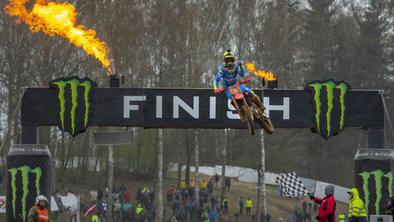 Nova popolna zmaga Gajserja, boleč padec za Prada #video