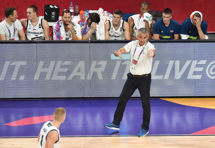 "Na tej ravni motivacijski govori niso potrebni. Igralci se morajo obremenjevati s čim manj stvarmi. Ne smejo se obremenjevati, kaj pomeni zmaga in kaj poraz." | Foto: Vid Ponikvar