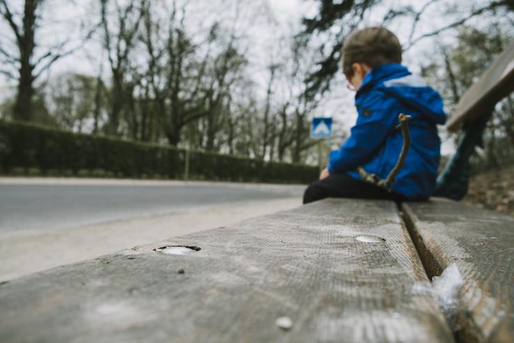 V zadnjih letih smo sicer zabeležili spodbuden trend, saj se število samomorov na ravni celotne populacije znižuje, a se znotraj tega pozitivnega trenda kažejo pomembne podskupinske razlike. Izstopajo namreč otroci, mladostniki in starejši. | Foto: Shutterstock