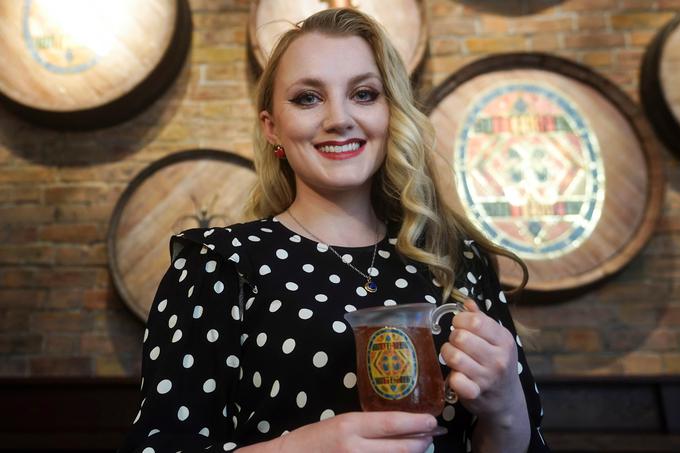 Evanna Lynch, ki v filmih upodablja Loono Liupko, pije vegansko verzijo maslenuška. | Foto: Reuters