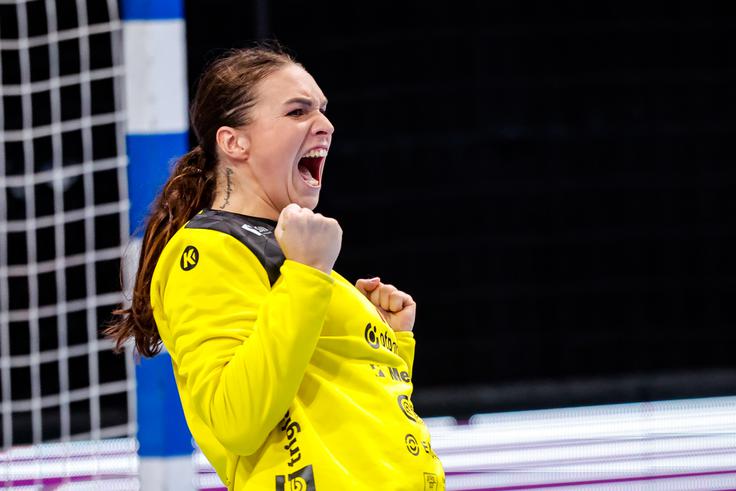 Maja Vojnovič je slabe pol minute pred koncem ubranila strel s sedmih metrov. | Foto: Aleš Fevžer
