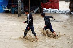 Hude poplave: umrlo najmanj 50 ljudi 