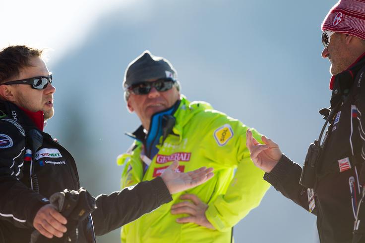Jani Hladnik  in Urban Planinšek že vrsto let delujeta v Rusiji (na fotografijo med obema še Roman Rozman). | Foto: Sportida