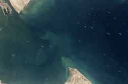 Na ponovno odprtje Sueškega prekopa čaka več kot 300 ladij