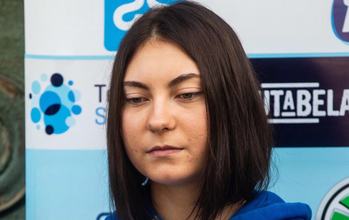 Nika Jančič | Nika Jančič je bila v zadnjem zavoju udeležena v padec. | Foto Grega Valančič / Sportida