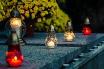 Grob, sveče, pokopališče, prvi november