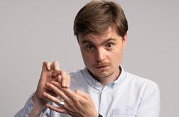 Njegovi skeči na spletu dosegajo množice: Več kot vložim dela, slabši je rezultat