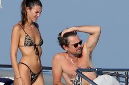 Leonardo DiCaprio v družbi 23 let mlajše izbranke uživa na jahti v Španiji