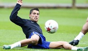 Ronaldo že na klopi, drevi brez Riberyja in Sneijderja