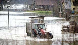 Kakšne skrbi poplave povzročajo kmetom