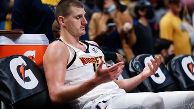 Kakšno kazen je dobil Nikola Jokić? Brata zagrozila Morrisu.