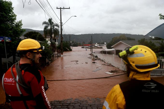 Oblasti v regiji so razglasile izredne razmere.  | Foto: Reuters