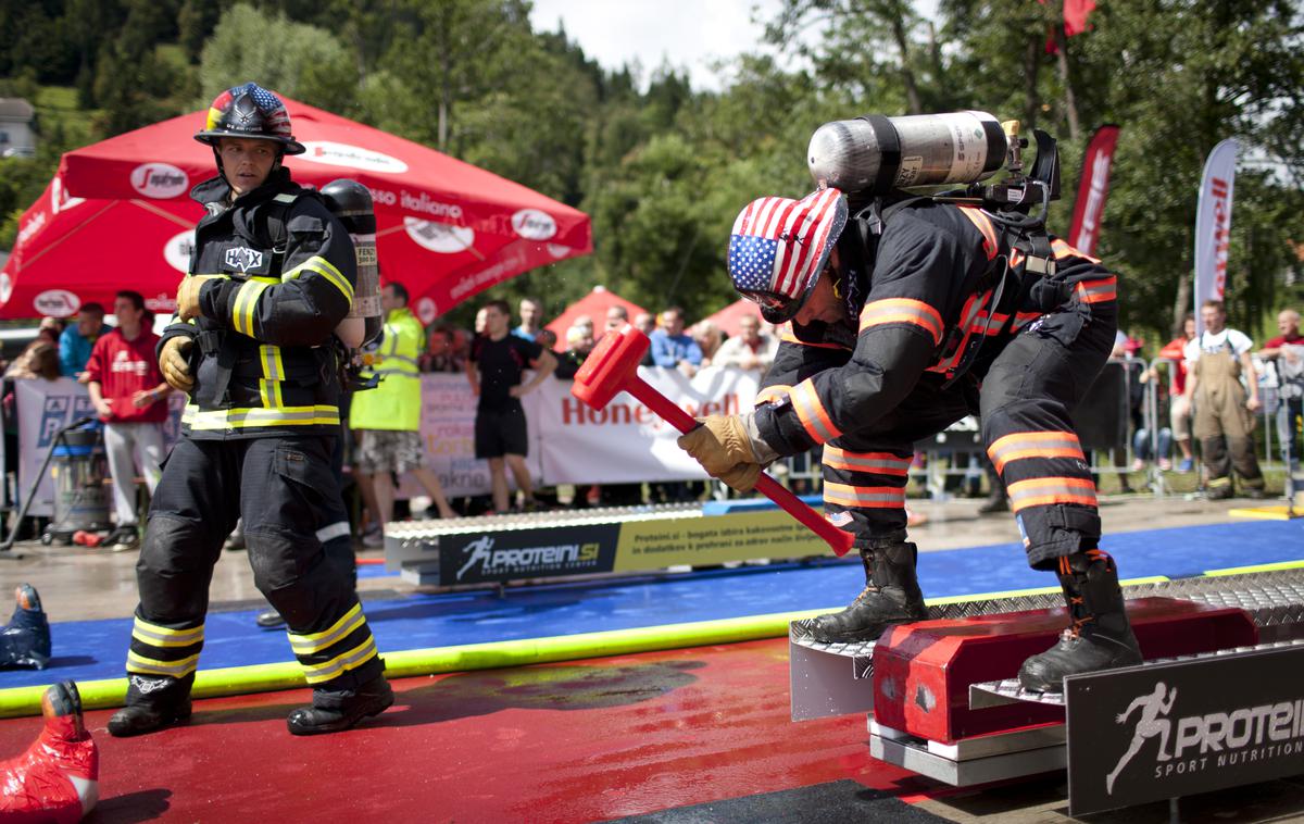 Fire Combat Challenge | V Radovljici bo ta konec tedna potekalo posebno gasilsko tekmovanje Firefighter Combat Challenge, ki ga oglašujejo kot dve najtežji minuti v športu. | Foto Bojan Puhek