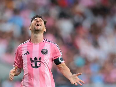 Messi se je izognil hujši poškodbi mišice