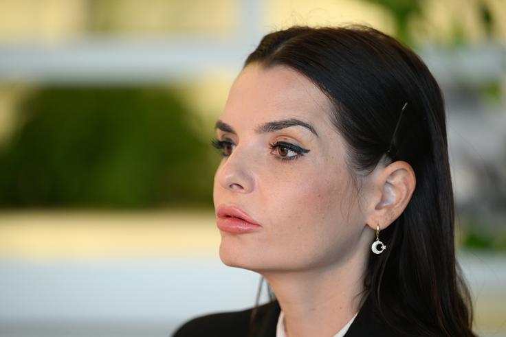Guculova je stara 37 let in je od julija lani guvernerka Gagavzije. Je članica proruske in evroskeptične stranke Šor, ki jo vodi pobegli moldavski tajkun Ilan Šor (ta zdaj živi v Izraelu, da bi se tako izognil zaporu zaradi goljufije in pranja denarja). Ta stranka je bila v Moldaviji julija lani prepovedana, ker naj bi zastopala interese tuje države (Rusije) in ogrožala moldavsko suverenost. Aprila letos je moldavsko ustavno sodišče spremenilo svojo prvotno odločitev in odpravilo prepoved stranke Šor. | Foto: Reuters