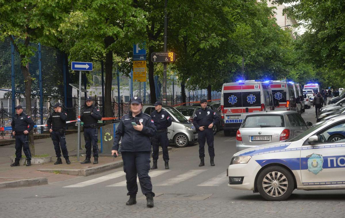 Beograd | Policija je pregledala vse šole in ugotovila, da so bila sporočila lažna. Vstop v šole je bil dopoldne prepovedan. | Foto STA