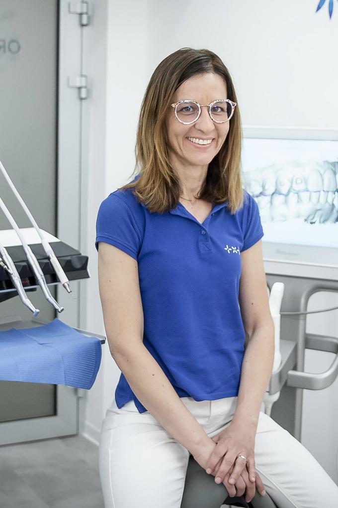 Dr. Vesna Kaloh je specialistka čeljustne in zobne ortopedije, večkrat nagrajena zobozdravnica in vodja ordinacije Digitalno zobozdravstvo VBO. | Foto: Ana Kovač