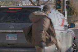 Nov videoposnetek razkriva spopad z agenti ICE 11 dni pred usodnim streljanjem #video