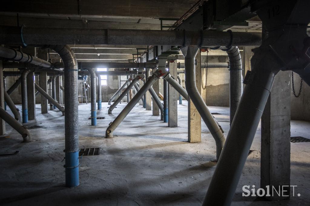 Žito silosi v ljubljanskem BTCju. silos žito