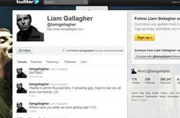 Liam bratu odgovarja po Twitterju: Idiot!
