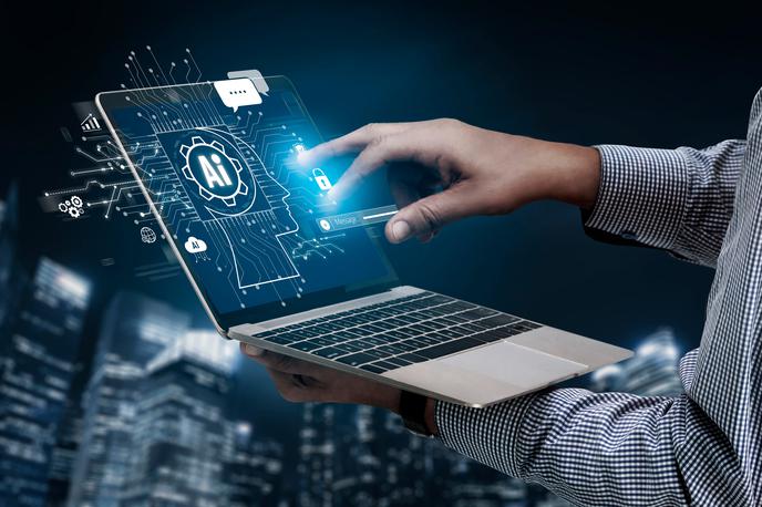 Umetna inteligenca | Na GZS so med drugim zapisali, da podpirajo vizijo in strateško usmeritev nacionalnega programa ter njegovo umeščanje umetne inteligence med ključne razvojne vzvode države, zdi pa se jim smiselno jasneje izpostaviti izvedbeni vidik in pričakovane gospodarske učinke programa. | Foto Shutterstock