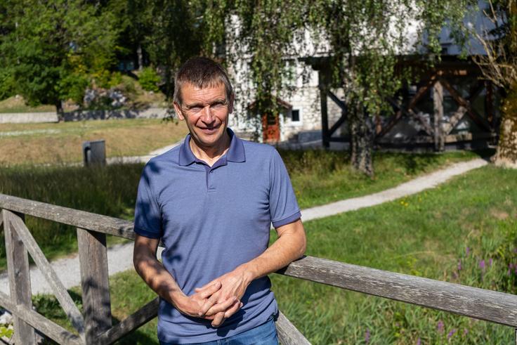 Andrej Karničar je bil turni smučar, alpinist, še danes je gorski reševalec, zadnjih osem let pa tudi župan. | Foto: Matej Podgoršek