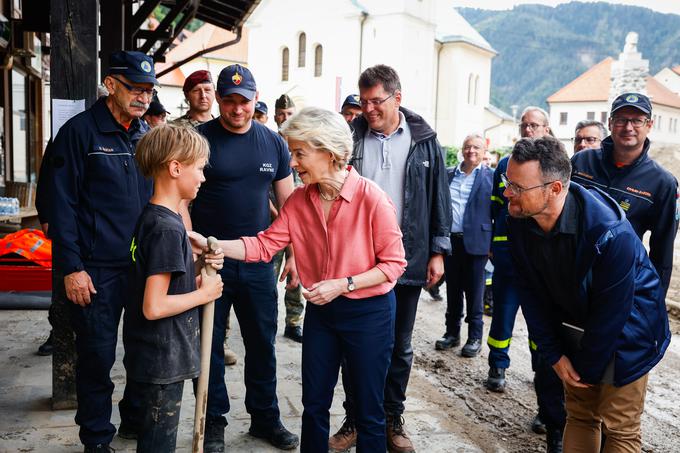 Ob poplavah sta Slovenijo obiskala predsednica evropske komisije Ursula von der Leyen in predsednik evropkega sveta Charles Michel ter obljubila pomoč Evropske unije. Slovenija je oktobra 2023 Bruselj prosila za pomoč. Iz solidarnostnega sklada EU smo 11. decembra dobili prvih 100 milijonov evrov predplačil, še 328 milijonov pa naj bi naj bi predvidoma Slovenija prejela v jeseni 2024. | Foto: Vlada RS