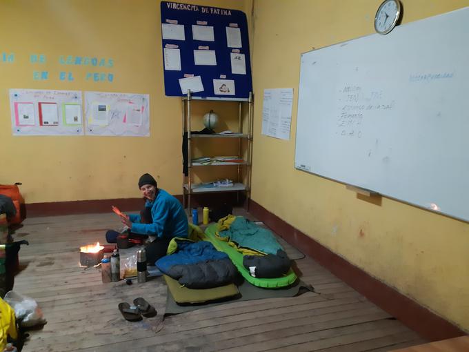 Kampiranje v učilnici ene izmed vaških šol v Peruju | Foto: Osebni arhiv