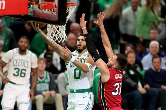 Tatum se v končnici srečanja ni najbolje znašel. | Foto: Reuters