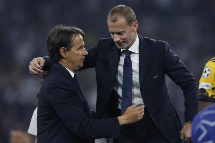 PSG Inter | Milanski Inter po štirih letih zapušča trener Simone Inzaghi. Italijan bo v prihodnje vodil bogati savdijski klub Al Hilal. Tako ga je po porazu v finalu lige prvakov v Münchnu tolažil predsednik Uefe Aleksander Čeferin. | Foto Reuters