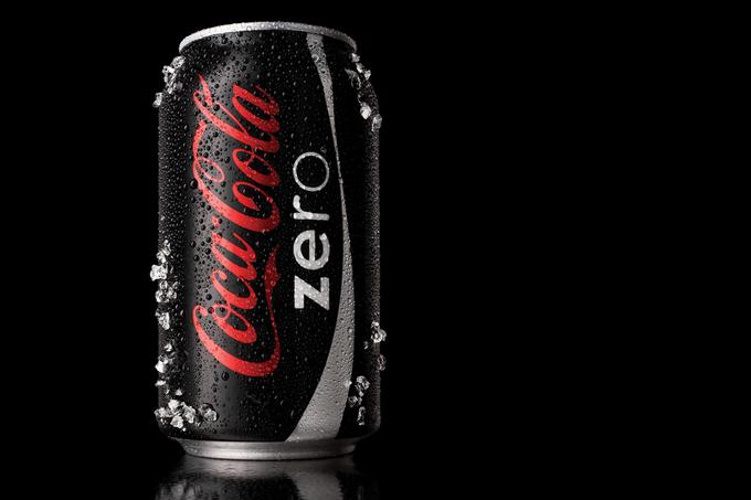"Ko nekdo naredi požirek Coca-Cole, ne razmišlja o tem, da pije posladkano gazirano vodo. Ob okusu pomisli na lepe stvari v življenju. To je moč oglaševanja, ki se v veliki meri zanaša na potrošnikovo podzavest," je pojasnil Turner. | Foto: Coca-Cola