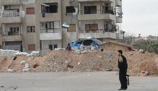 Sirski aktivisti: V mošeji v Idlibu našli številna trupla