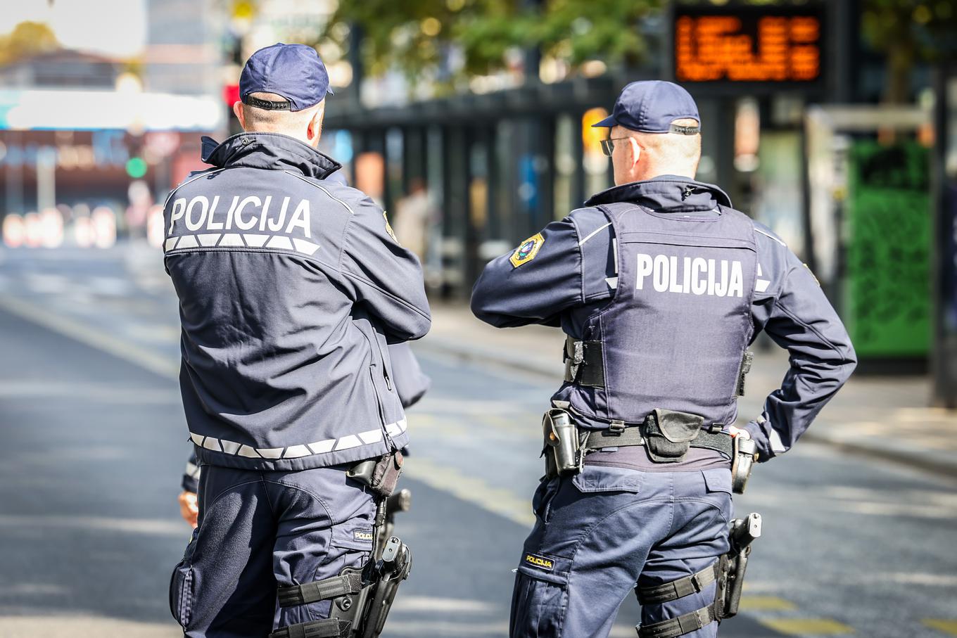 Vlada s predlogom zakona za rešitev kadrovske stiske v policiji