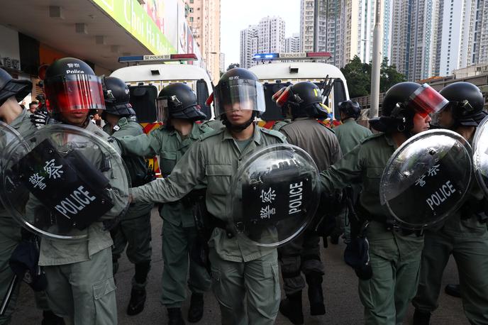 Hong Kong protesti Kitajska | Aplikacija HKmap Live spremlja gibanje hongkonške policije in kje uporabljajo solzivec, a njeni nasprotniki vztrajajo, da spodbuja k nezakonitim dejanjem. | Foto Reuters