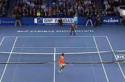 Mladi teniški igralec Federerju dal pravo lekcijo tenisa (video)